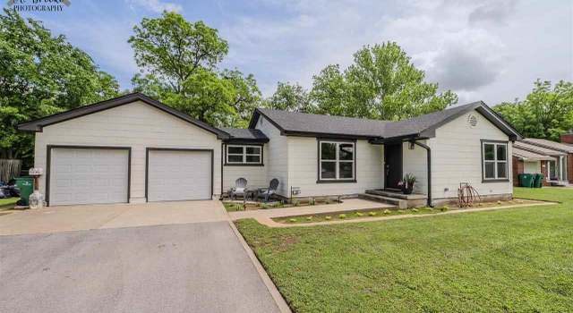 Photo of 124 Rose St, Burkburnett, TX 76354