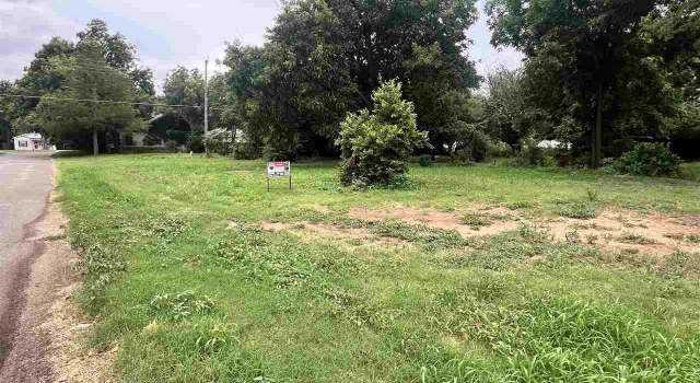 Photo of 507 N Avenue F, Burkburnett, TX 76354