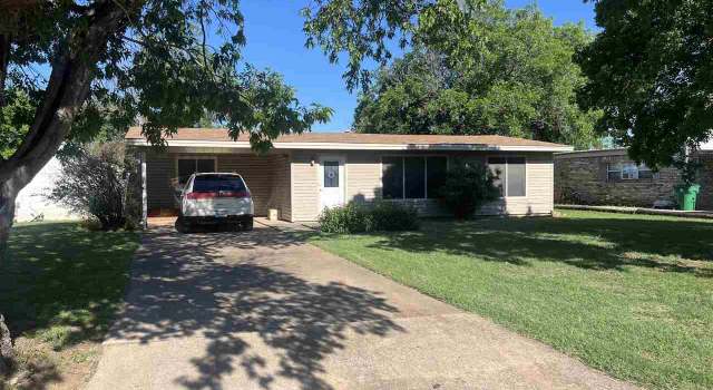 Photo of 502 S Sycamore St, Archer City, TX 76351