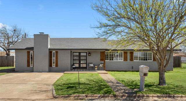Photo of 110 S Crescent Dr, Electra, TX 76360