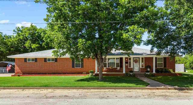 Photo of 802 W Ikard St, Henrietta, TX 76365