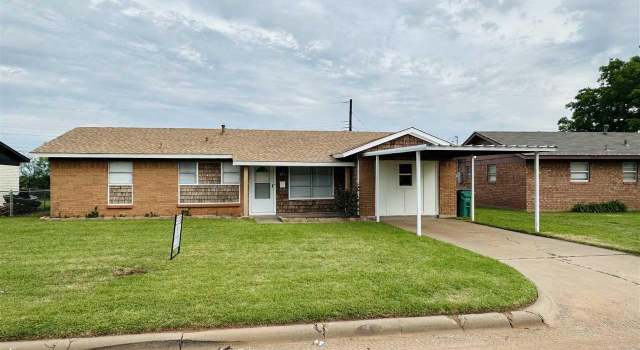 Photo of 403 W Valley Dr, Iowa Park, TX 76367