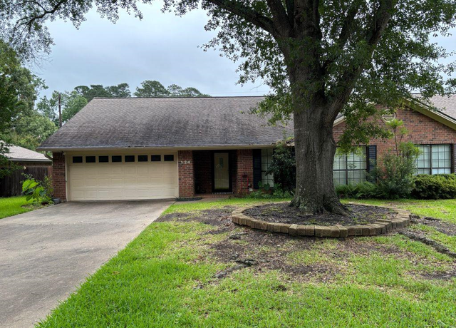 Property at 124 Oakview Dr, Nacogdoches, TX 75965, 2 beds, 2 baths