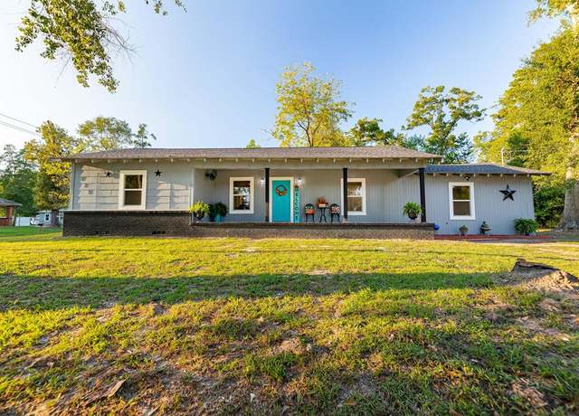 Property at 123 S Popp St, Nacogdoches, TX 75964, 3 beds, 2 baths