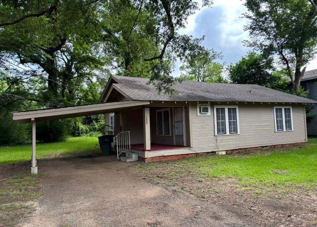 Property at 1208 W Main St, Nacogdoches, TX 75964, 3 beds, 1 bath
