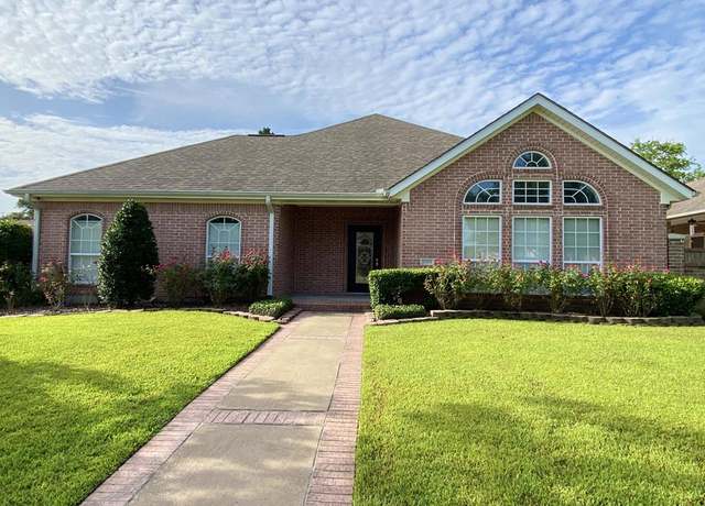 Property at 2601 Woodstock Dr, Lufkin, TX 75904, 2 beds, 2.5 baths