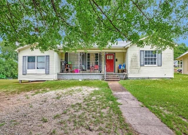 Property at 1322 W Main St, Nacogdoches, TX 75964, 3 beds, 1 bath
