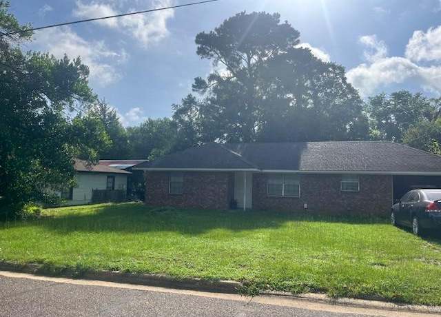 Property at 813 Wells, Nacogdoches, TX 75964, 3 beds, 1 bath