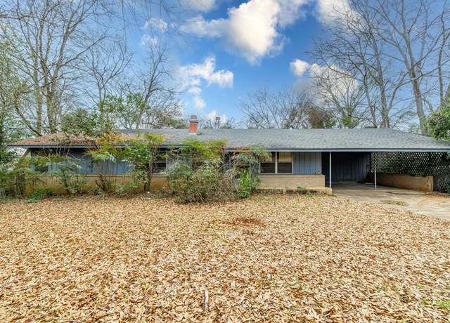 Property at 1519 Pearl St, Nacogdoches, TX 75961, 3 beds, 2 baths