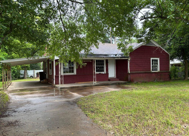 Property at 217 Hasley St, Nacogdoches, TX 75961, 3 beds, 1.5 baths