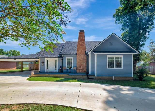 Property at 611 S Church St, Nacogdoches, TX 75961, 3 beds, 2 baths
