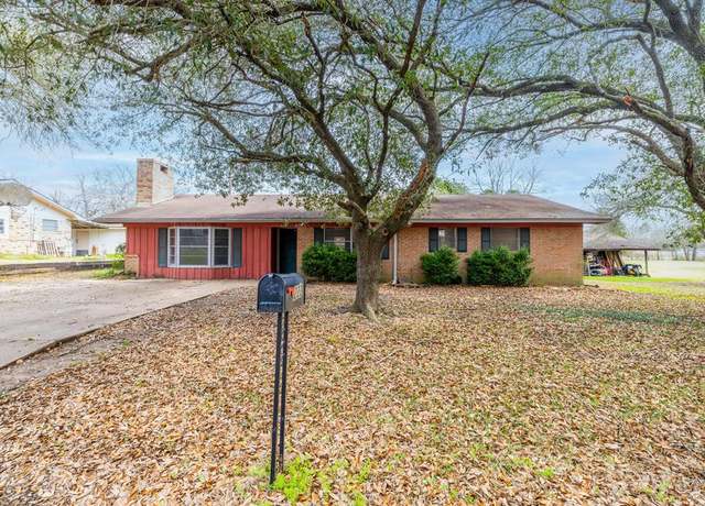 Property at 222 Fern St, Garrison, TX 75946, 3 beds, 2 baths