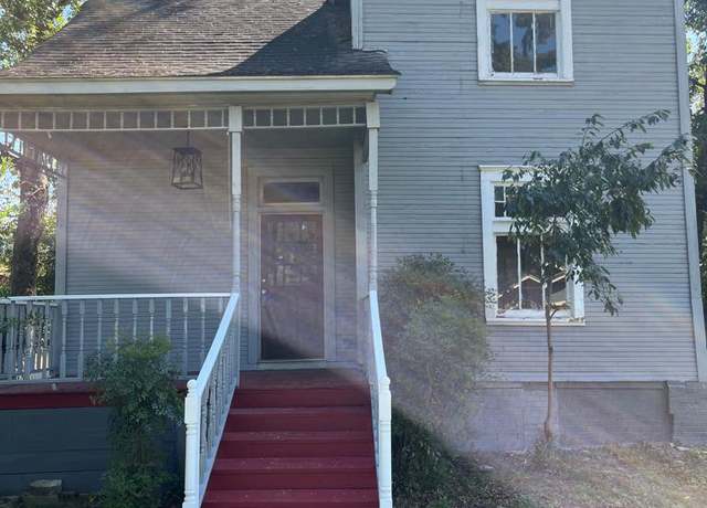 Property at 601 S Fredonia St, Nacogdoches, TX 75961, 5 beds, 2 baths