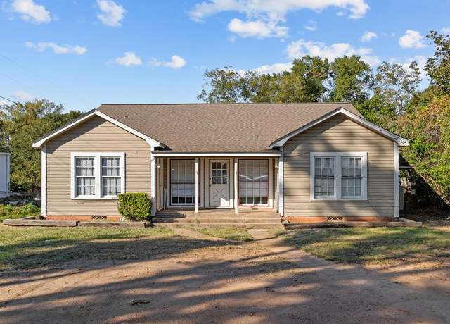 Property at 2021 Center Rd, Nacogdoches, TX 75961, 5 beds, 3 baths