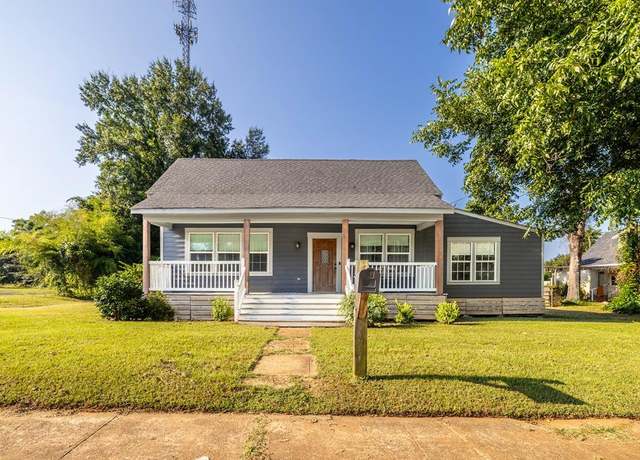 Property at 213 Muller St, Nacogdoches, TX 75961, 4 beds, 2 baths