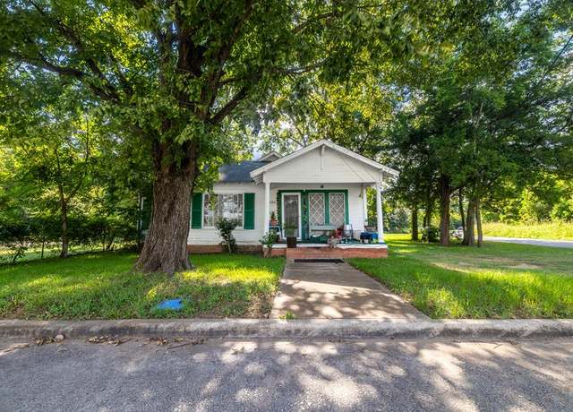 Property at 323 S Church St, Nacogdoches, TX 75961, 3 beds, 1 bath