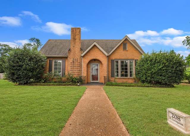 Property at 208 E Livingston St, San Augustine, TX 75972, 5 beds, 1.5 baths
