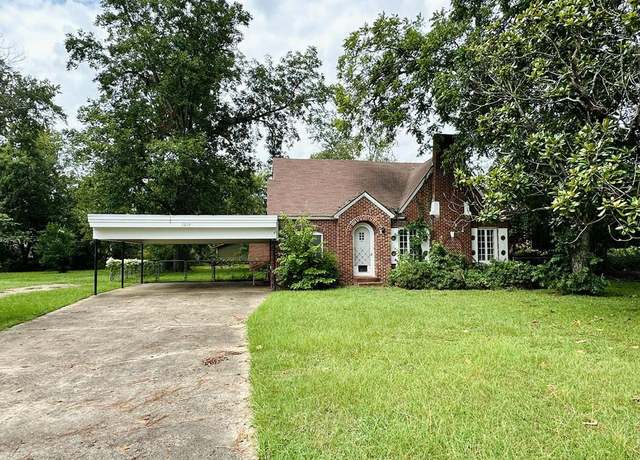 Property at 1219 N Mound St, Nacogdoches, TX 75961, 3 beds, 3 baths