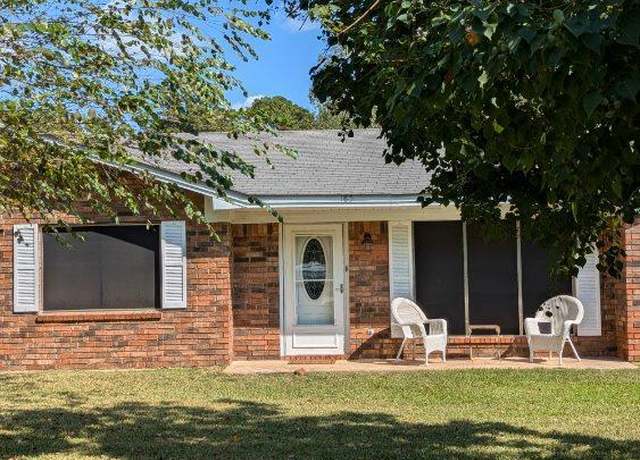 Property at 185 Newman St, Nacogdoches, TX 75965, 4 beds, 2 baths