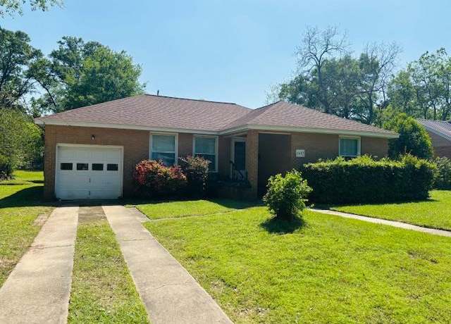 Property at 1407 Durst St, Nacogdoches, TX 75964, 3 beds, 2 baths