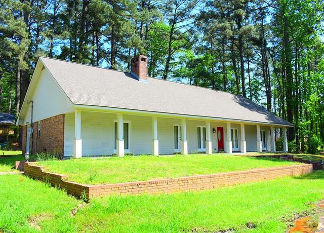 Property at 2928 NE Stallings Dr, Nacogdoches, TX 75965, 4 beds, 3 baths