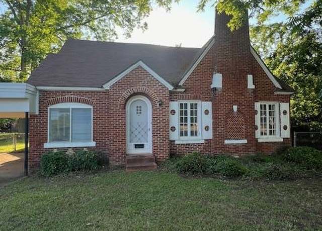 Property at 1219 N Mound St, Nacogdoches, TX 75961, 3 beds, 3 baths