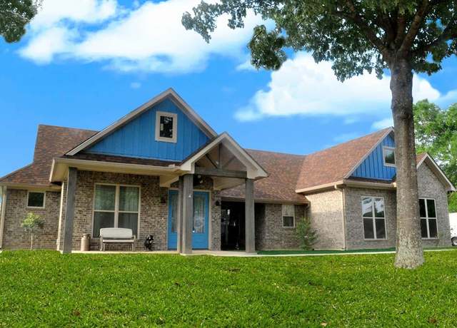 Property at 420 Oakview Dr, Nacogdoches, TX 75965, 3 beds, 3 baths