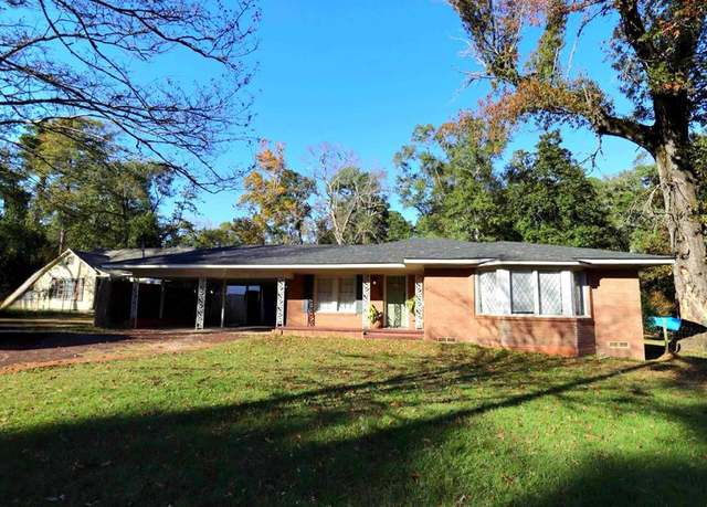 Property at 224 W Seale St, Nacogdoches, TX 75964, 3 beds, 2 baths