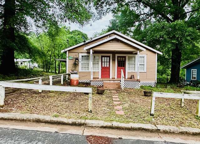 Property at 303 Gladstone St, Center, TX 75935, 3 beds, 2 baths