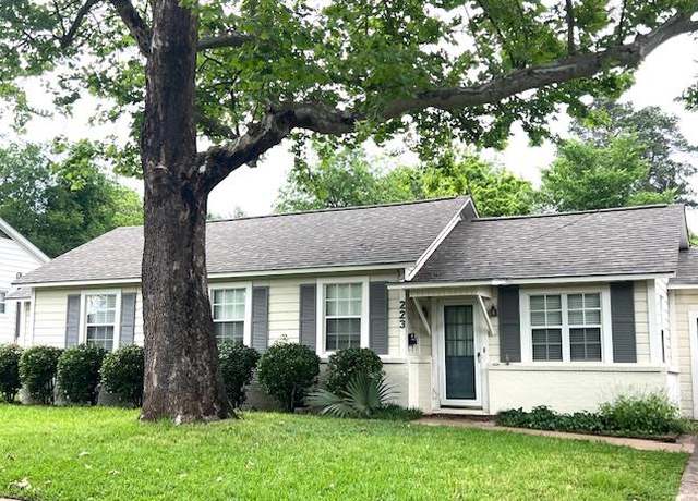 Property at 223 E California St, Nacogdoches, TX 75965, 3 beds, 2 baths