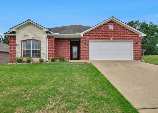 Property at 1527 Eric Dr, Nacogdoches, TX 75965, 3 beds, 2 baths