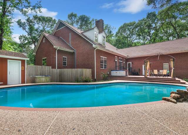 Property at 427 County Road 2092, Nacogdoches, TX 75965, 4 beds, 5.5 baths
