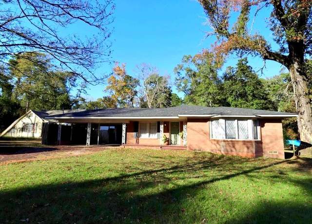 Property at 224 W Seale St, Nacogdoches, TX 75964, 3 beds, 2 baths