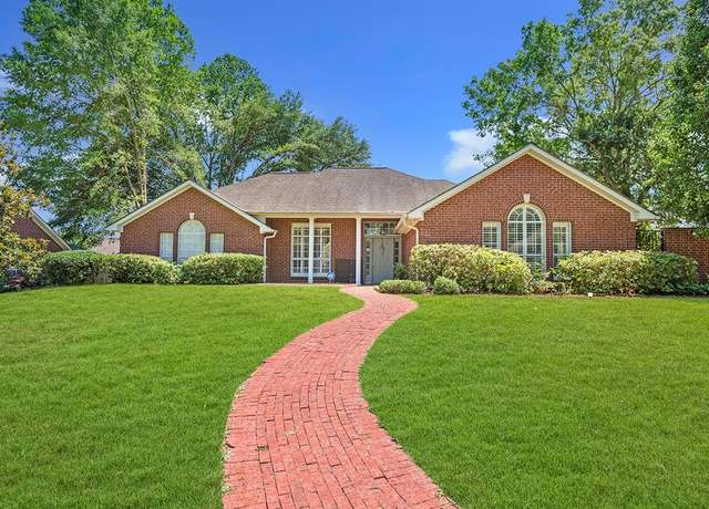 Property at 624 Oakview Dr, Nacogdoches, TX 75965, 3 beds, 2 baths