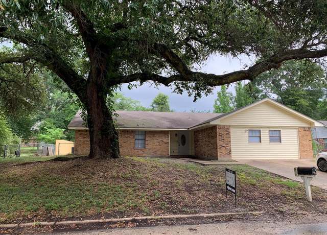 Property at 718 Texas Oak St, Nacogdoches, TX 75964, 3 beds, 2 baths