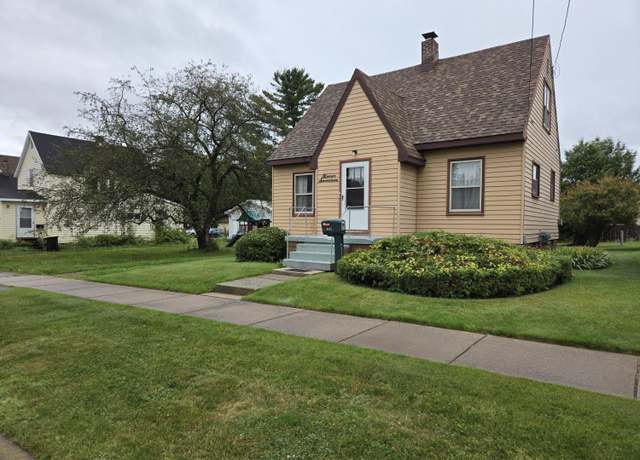 Property at 1117 John St, Sault Ste Marie, MI 49783, 3 beds, 2 baths