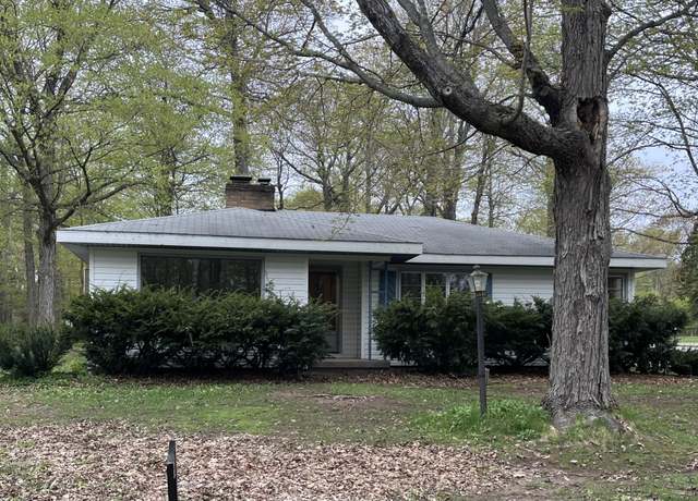 Property at 647 W Ford Dr, Sault Ste Marie, MI 49783, 3 beds, 1 bath