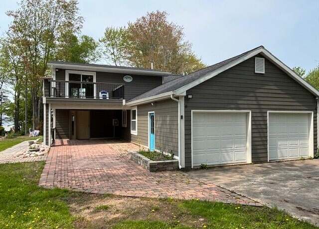 Property at 3344 Lakeshore Dr, Sault Ste Marie, MI 49783, 3 beds, 2 baths