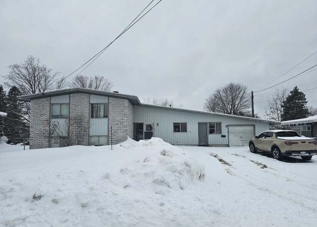 Property at 4 Countrywood Dr, Kincheloe, MI 49788, 5 beds, 1.5 baths