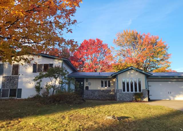 Property at 6 Fairway Dr, Kincheloe, MI 49788, 3 beds, 1 bath