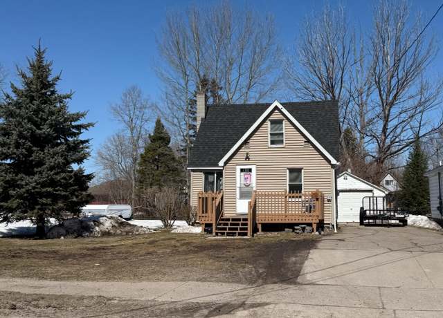 Property at 1051 E Spruce St, Sault Ste Marie, MI 49783, 2 beds, 0.5 baths