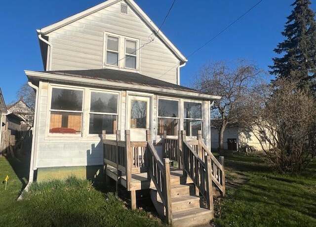 Property at 906 Augusta St, Sault Ste Marie, MI 49783, 4 beds, 2.5 baths