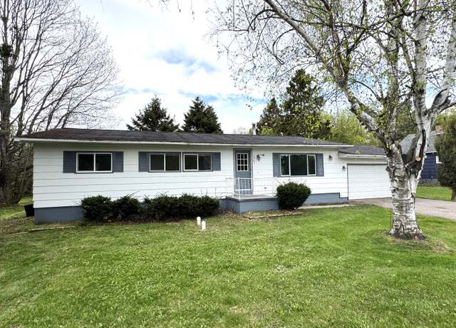 Property at 1605 W 5th Ave, Sault Ste Marie, MI 49783, 3 beds, 1.5 baths
