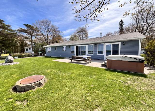 Property at 3224 Lakeshore Dr, Sault Ste Marie, MI 49783, 4 beds, 3.5 baths