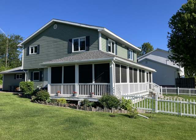 Property at 1925 Riverside Dr, Sault Ste Marie, MI 49783, 4 beds, 1.5 baths