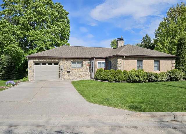 Property at 1209 Davitt St, Sault Ste Marie, MI 49783, 2 beds, 1.5 baths