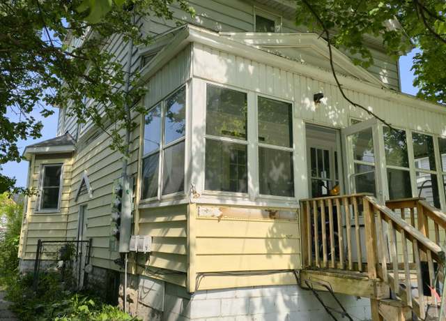 Property at 912 Bingham Ave, Sault Ste Marie, MI 49783, 5 beds, 4 baths