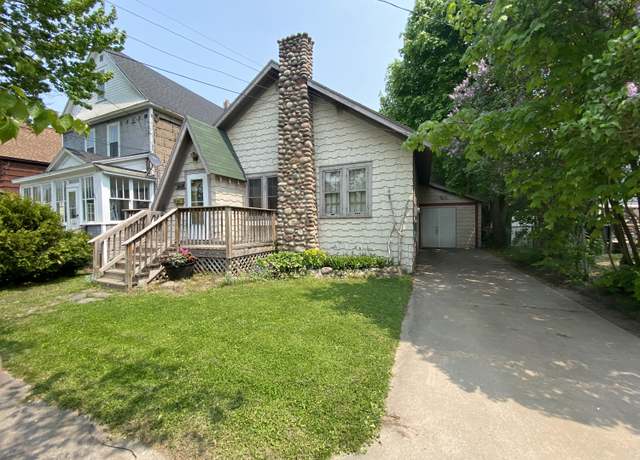 Property at 811 Augusta St, Sault Ste Marie, MI 49783, 3 beds, 1 bath