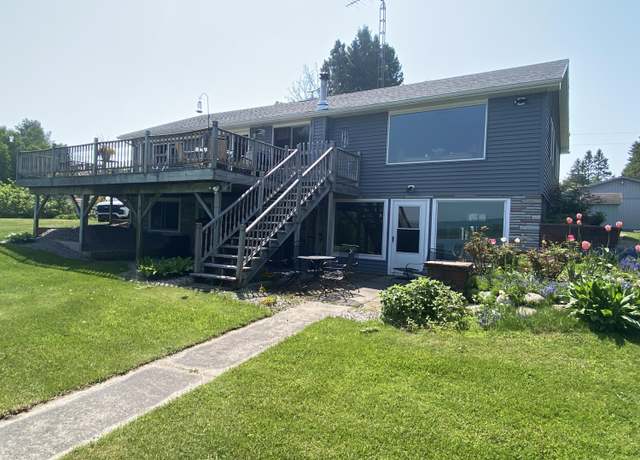 Property at 1990 N Bellview Dr, Sault Sainte Marie, MI 49783, 3 beds, 2 baths