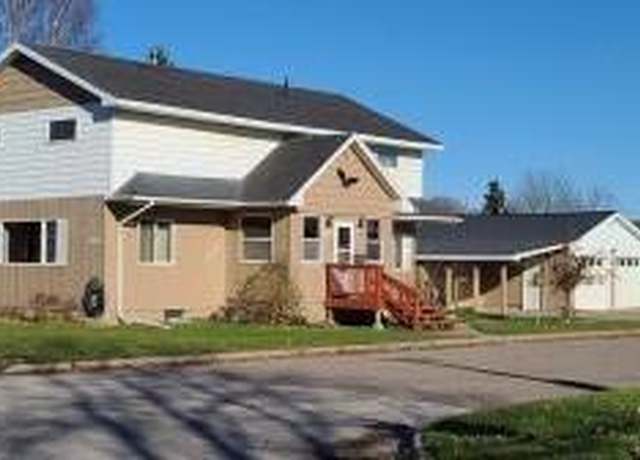Property at 917 Lizzie St, Sault Ste Marie, MI 49783, 3 beds, 2.5 baths